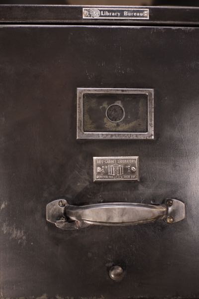 mobilier industriel ancien en metal